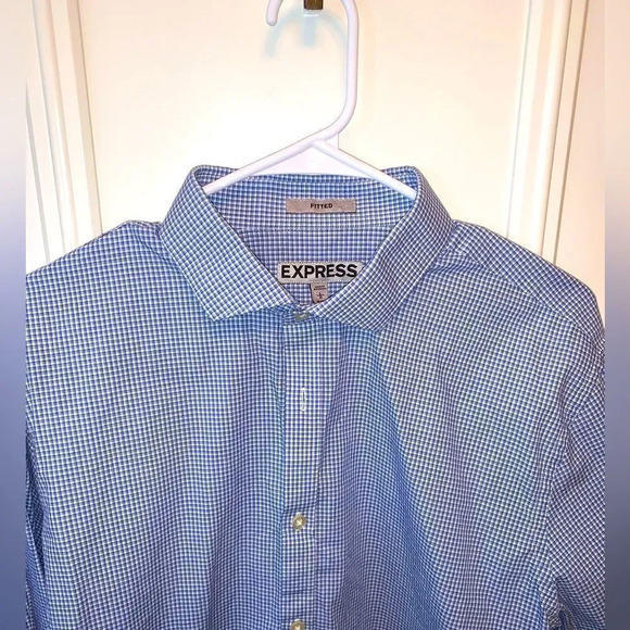 Men's‎ Express Fitted Long Sleeve Button Front Shirt - Picture 1 of 4